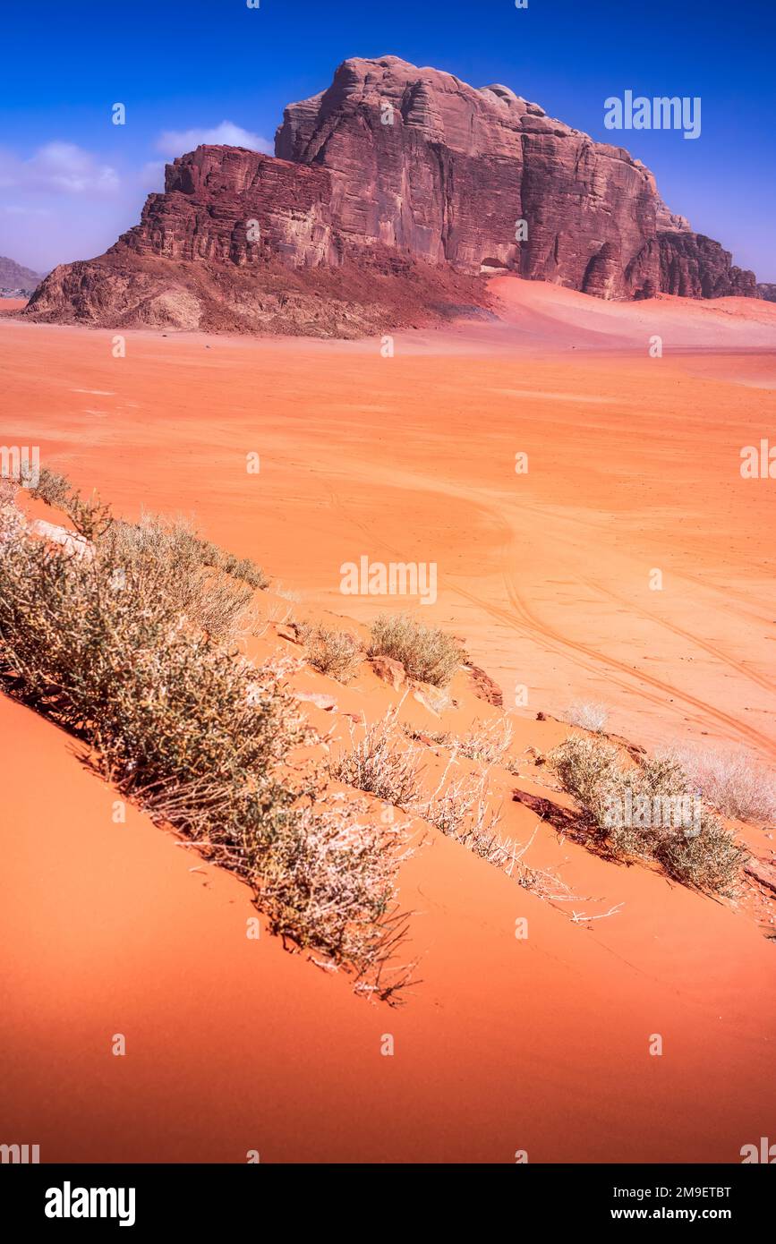 Wadi Rum, Jordanien. Berühmte Naturlandschaft von Khor al Ajram im Tal des Mondes, Arabische Wüste. Stockfoto