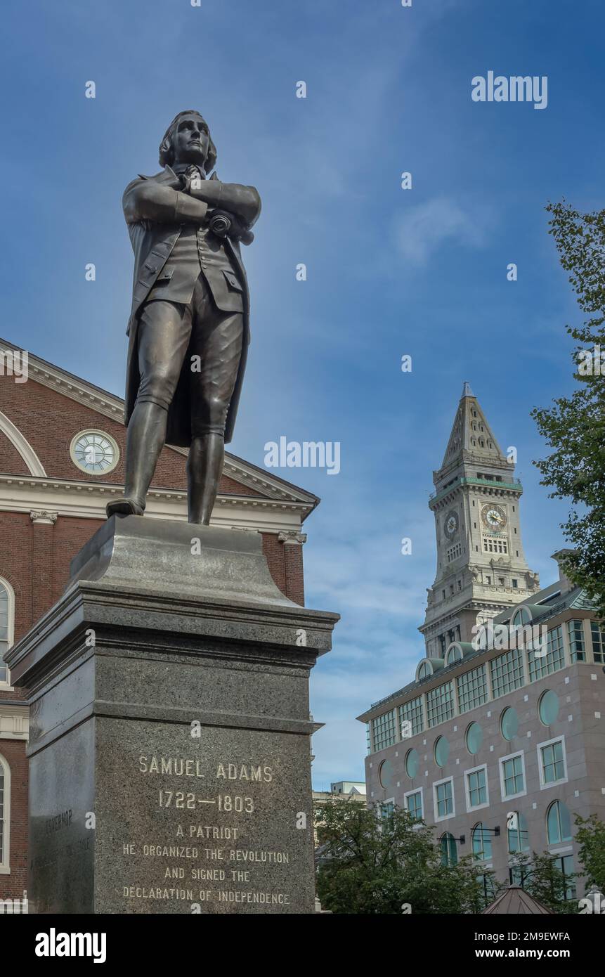 Statue von Samuel Adams vor der historischen Faneuil Hall, Boston, Massachusetts. USA Stockfoto