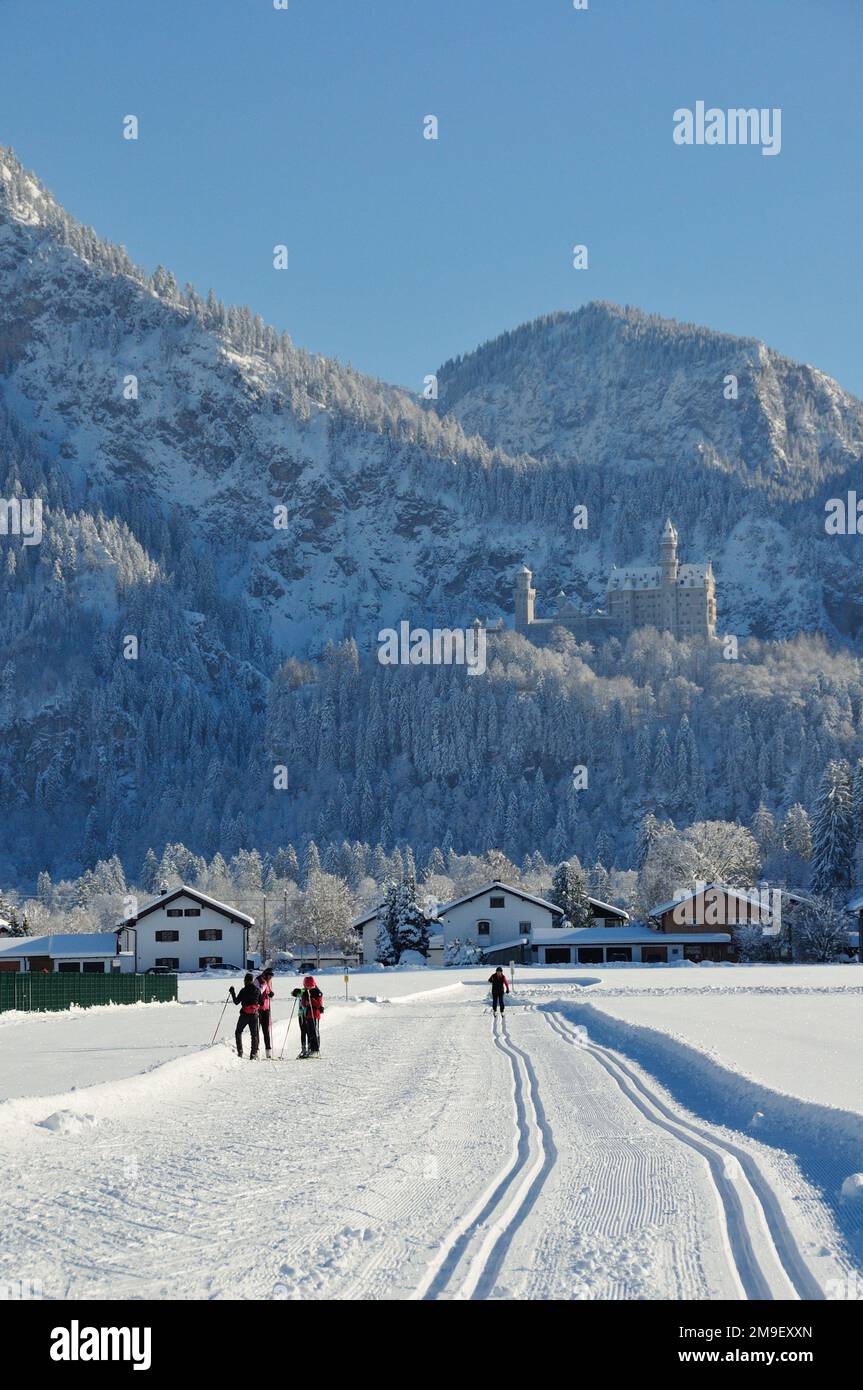 Wintersport in der Nähe des Schlosses Neuschwanstein Stockfoto