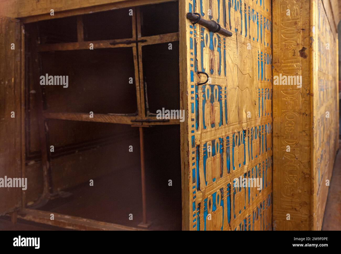 Detail des äußeren Sarkophags von Tutanchamun, Museum der ägyptischen Altertümer, Kairo Stockfoto