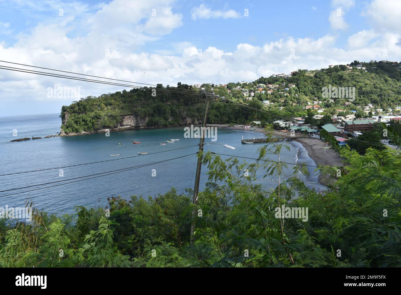 Küste entlang des Fischerdorfes Anse La Raye in St. Lucia. Stockfoto