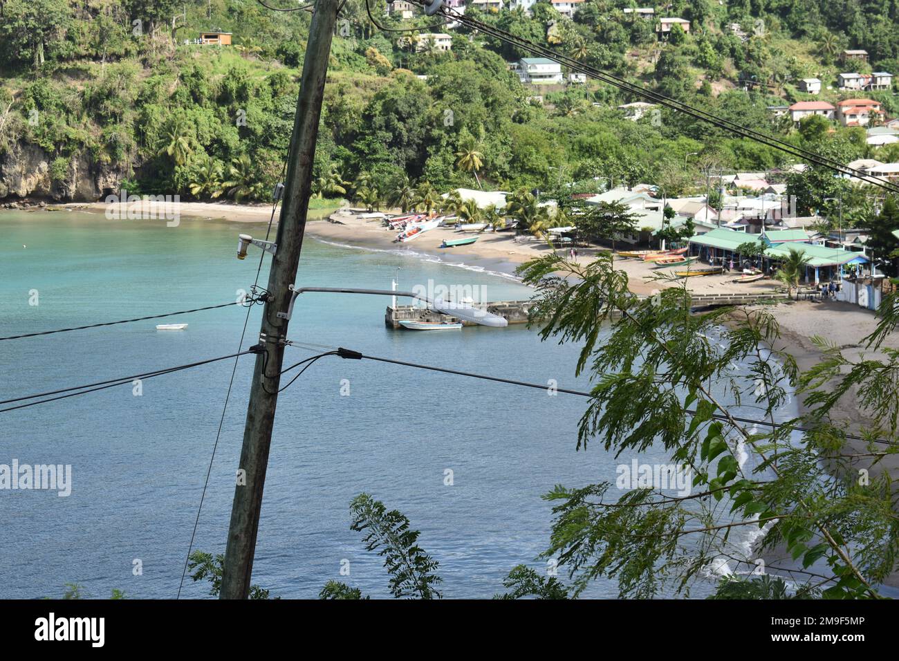 Küste entlang des Fischerdorfes Anse La Raye in St. Lucia. Stockfoto