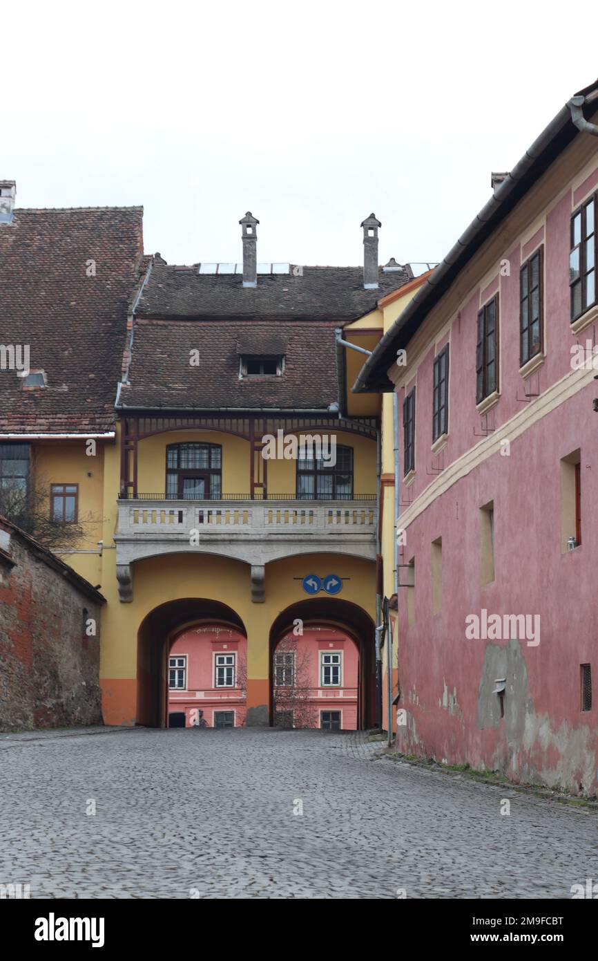 Lokale Straßen in Sighisoara mit einer besonderen Architektur Stockfoto