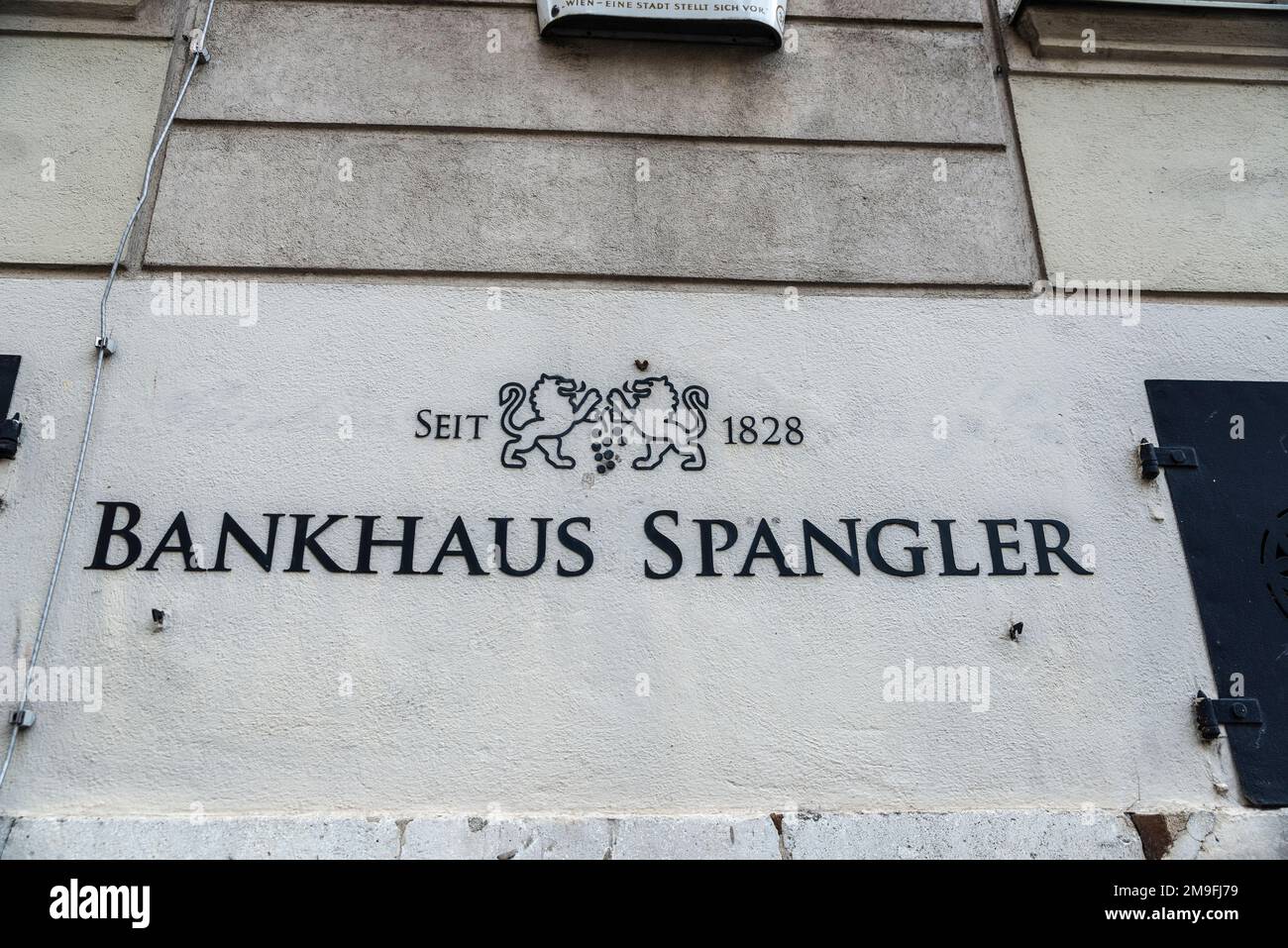 Wien, Österreich - 14. Oktober 2022: Schild und Logo des Bankhausspanglers in Innere Stadt, Wien, Österreich Stockfoto