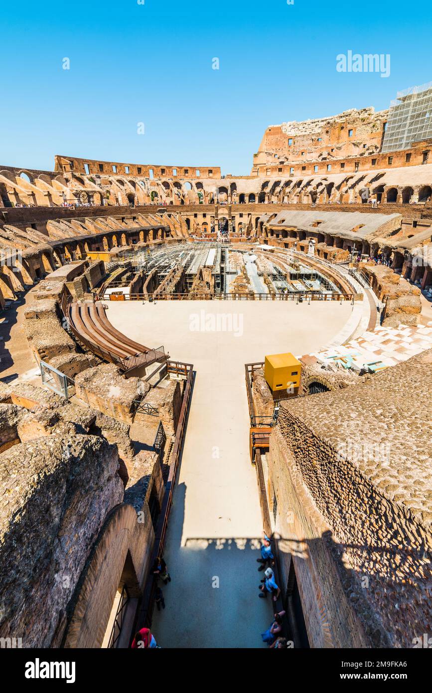 Blick auf das Innere des Kolosseums. Kolosseum oder Kolosseum in Rom, Italien. Stockfoto