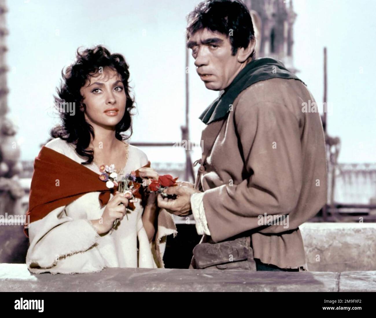 DER GLÖCKNER VON NOTRE DAME 1956 Allied Artists Film mit Gina Lollobrigida und Anthony Quinn Stockfoto