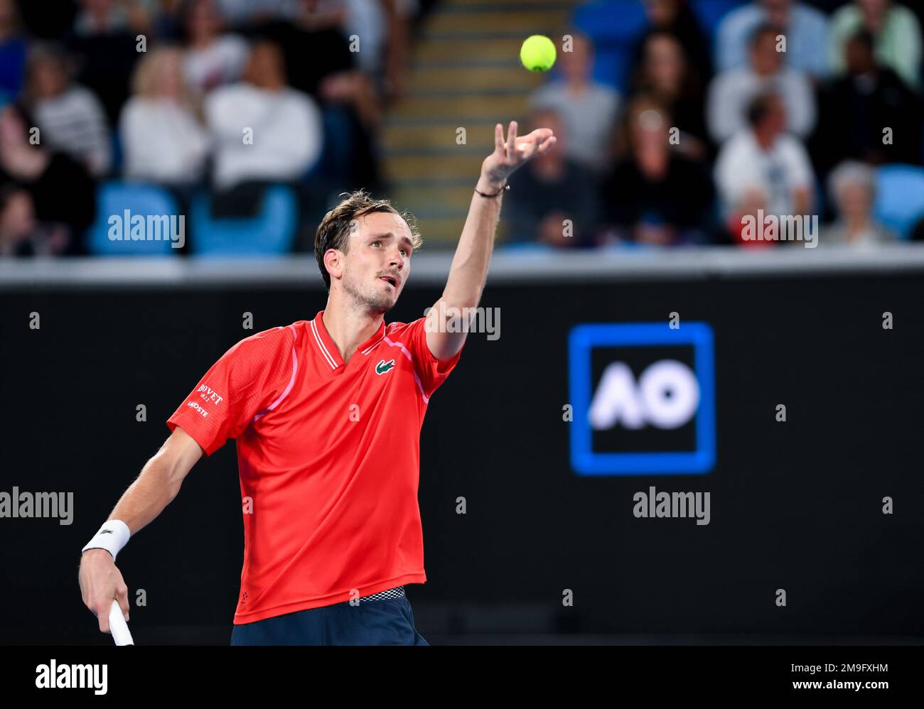 Melbourne, Australien. 18. Januar 2023. Daniil Medvedev aus Russland spielt am 18. Januar 2023 bei einem Rendezvous der Männer gegen John Millman aus Australien im Rahmen des Australian Open Tennis Turniers in Melbourne, Australien, im Jahr 2. Kredit: Guo Lei/Xinhua/Alamy Live News Stockfoto