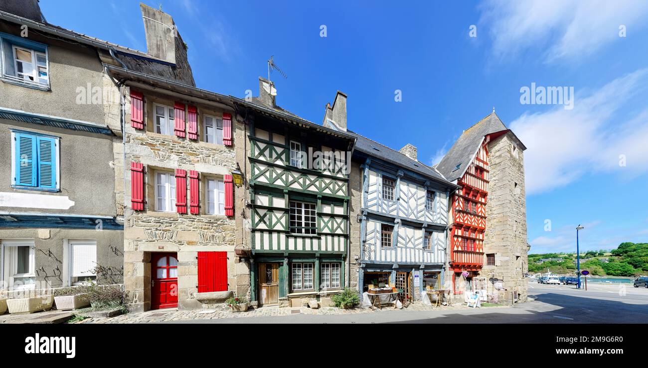 Blick auf mittelalterliche Häuser in Treguier, Cotes dArmor, Frankreich, Europa Stockfoto