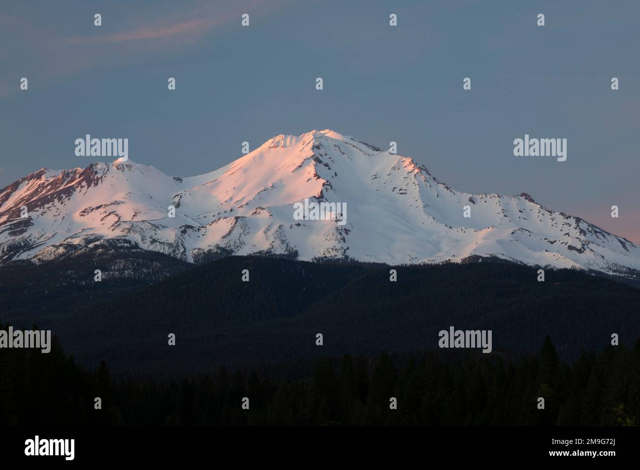Blick auf den Mount Shasta, Siskiyou County, Kalifornien, USA Stockfoto