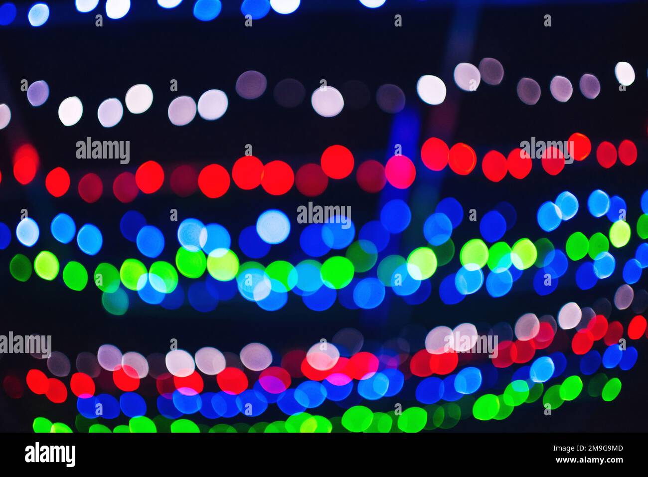 Abstrakter, heller Hintergrund mit rundem, mehrfarbigem Bokeh aus hellem Licht Stockfoto
