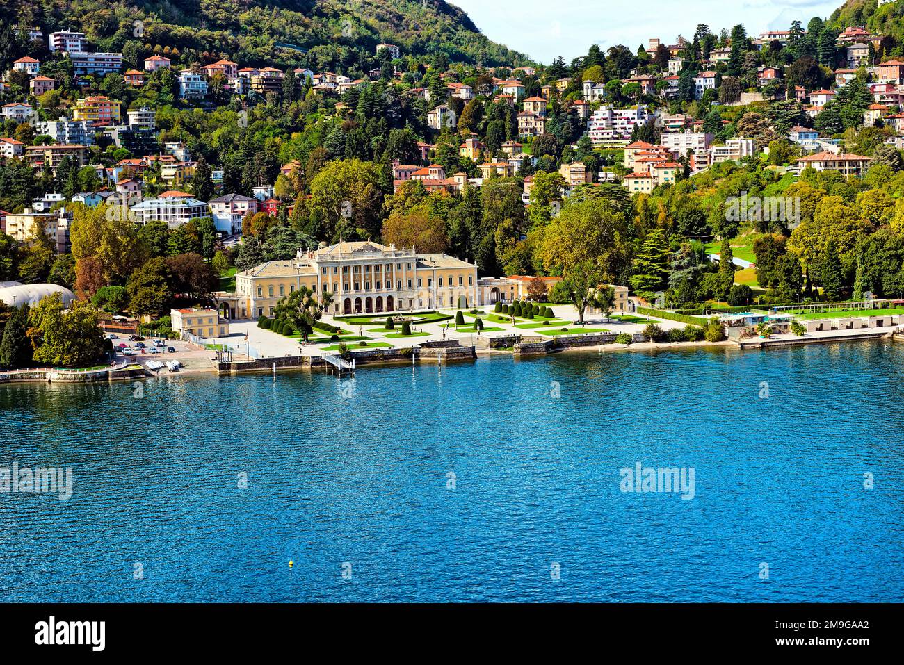 Blick auf die Villa Olmo am Ufer des Comer Sees, Como, Lombardei, Italien Stockfoto