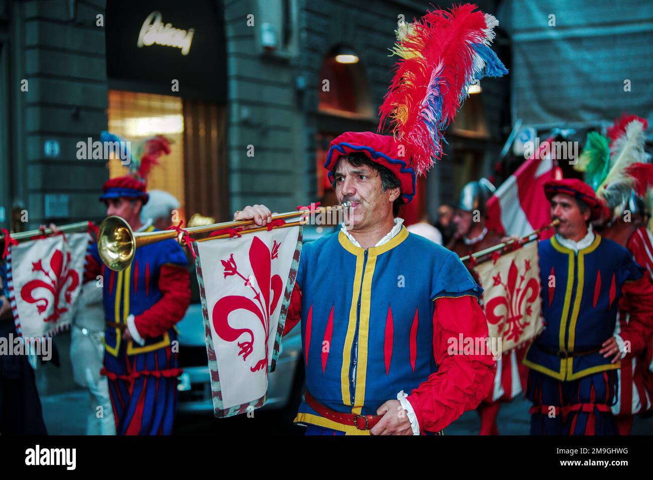 Florenz, Italien. Trommler und Trompeter führen während einer historischen Nachstellung durch die Straßen von Florenz zum Domplatz Piazza San Giovanni. 14. September 2014 David Smith/Alamy Stockfoto
