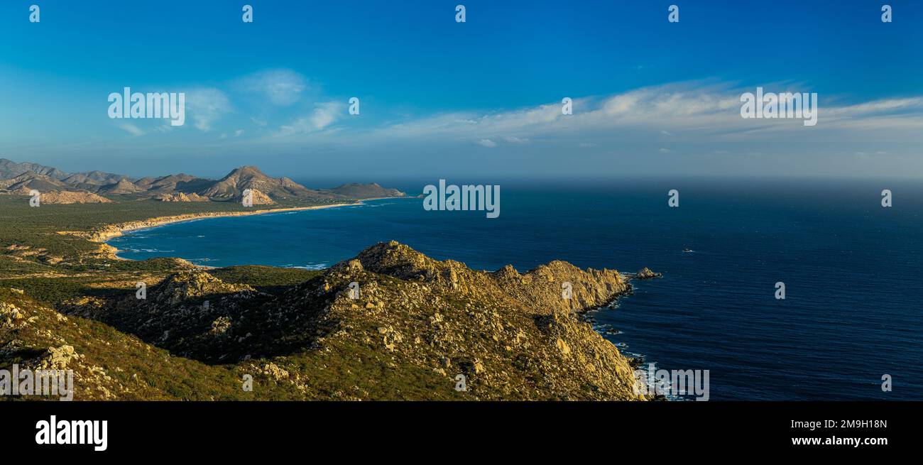 Landschaft mit Hügeln an der Küste, Golf von Kalifornien, Cabo Pulmo Nationial Marine Park, Baja California Sur, Mexiko Stockfoto