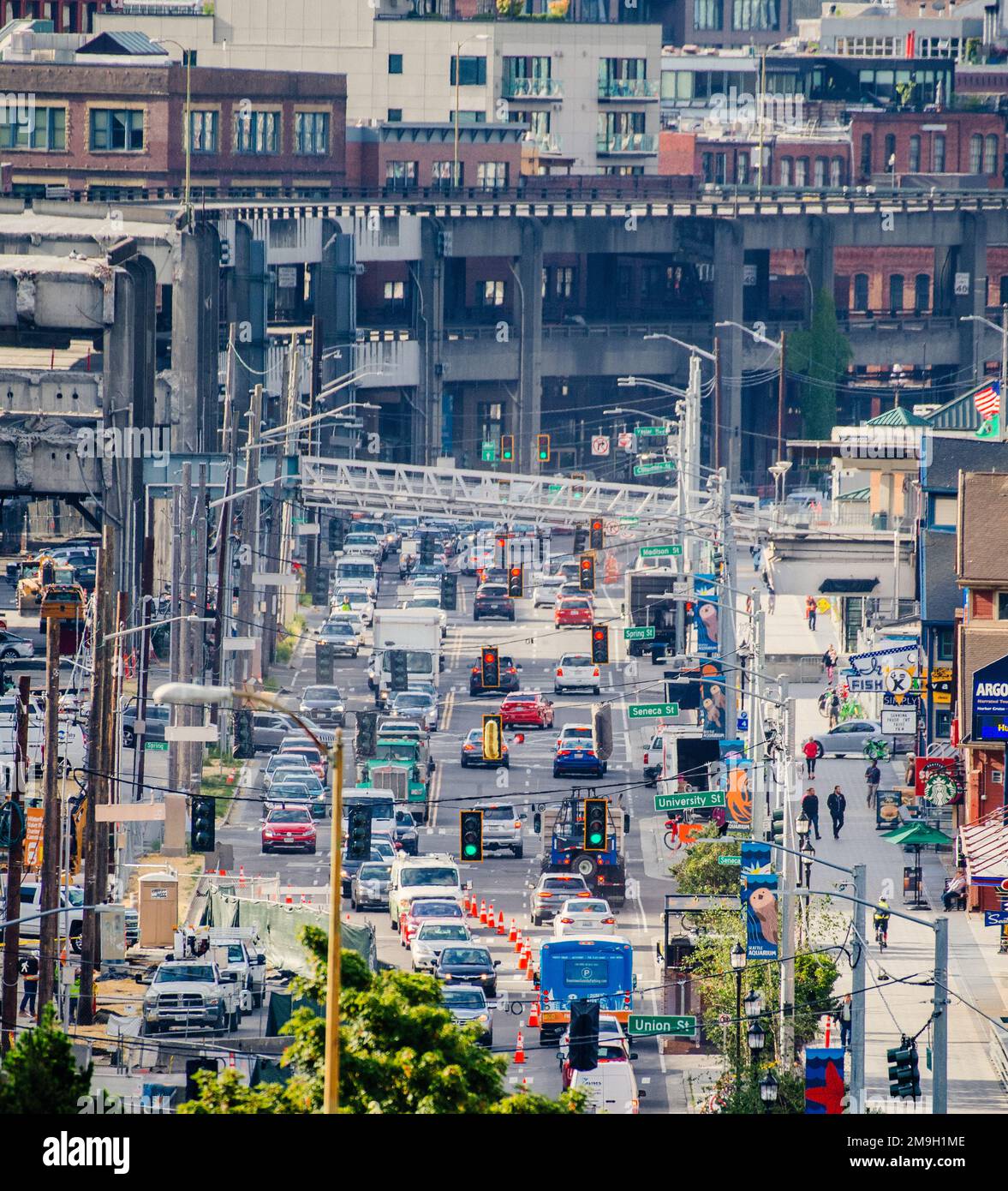 Straßenverkehr in der Stadt, Seattle, Washington, USA Stockfoto