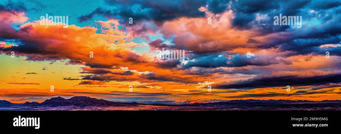 Himmel und Wolken bei Sonnenuntergang, Las Vegas, Nevada, USA Stockfoto