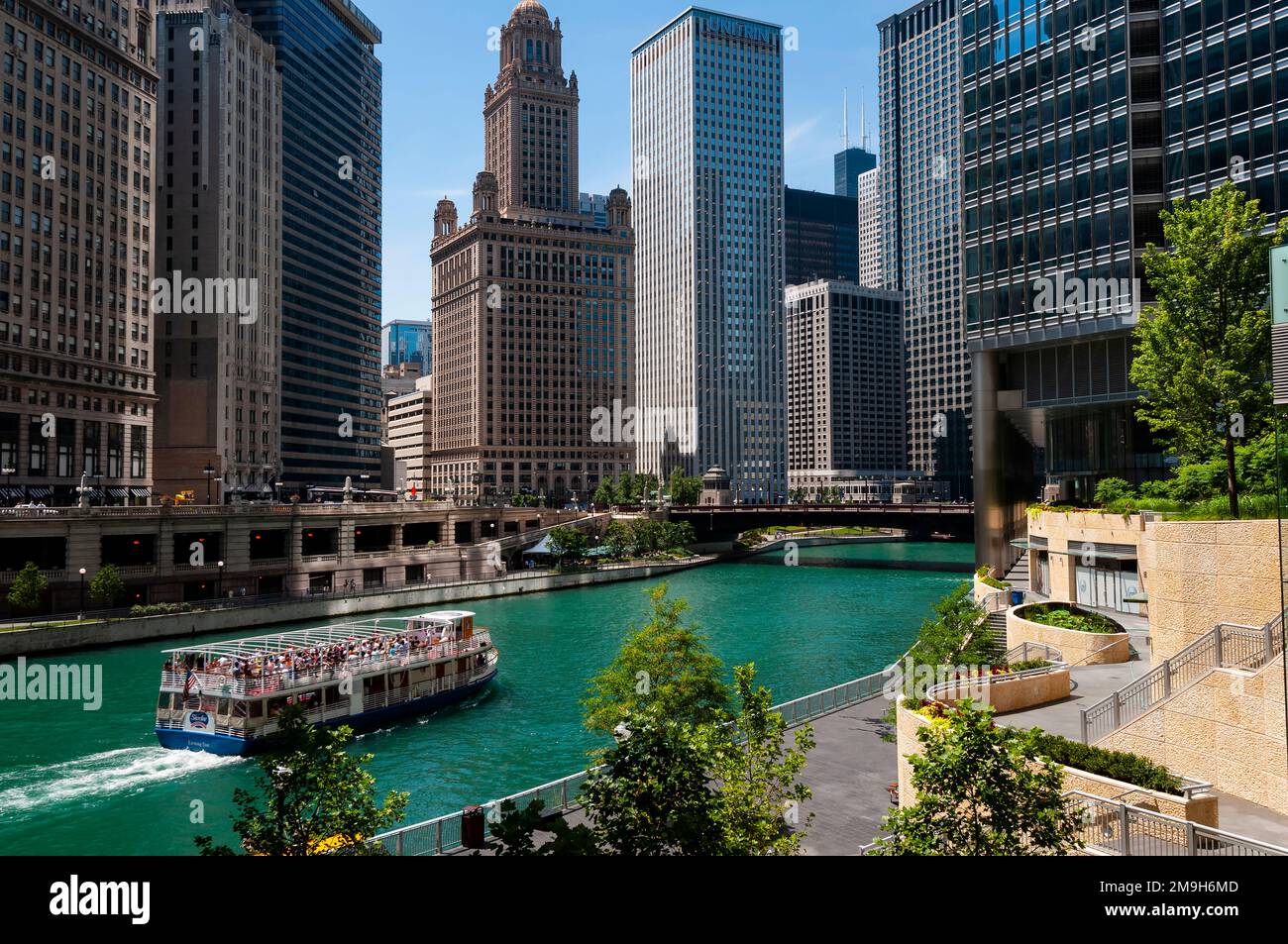 Tourboot auf dem Chicago River, Chicago, Illinois, USA Stockfoto