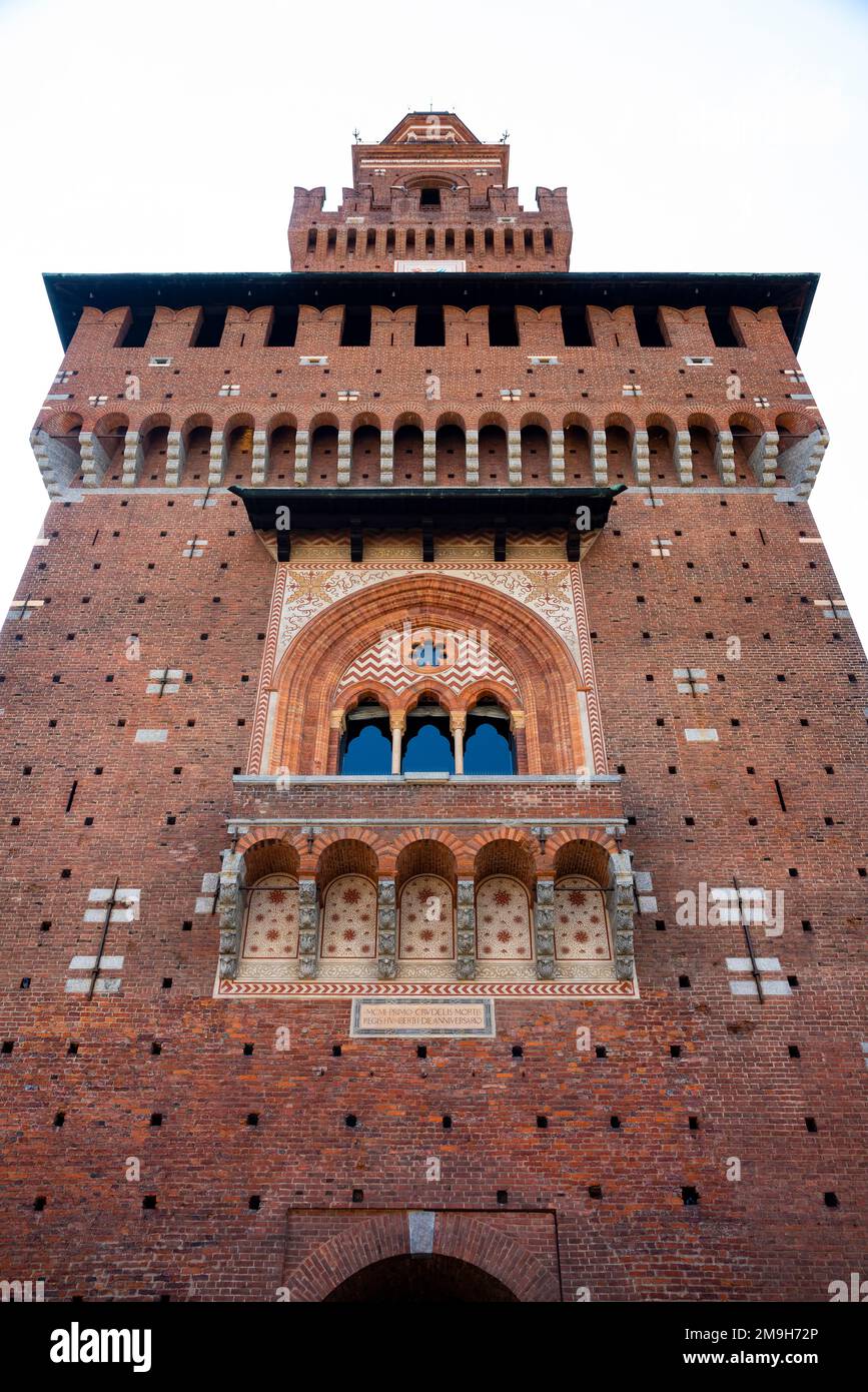 Castello Sforzesco aus dem unteren Winkel, Mailand, Italien Stockfoto