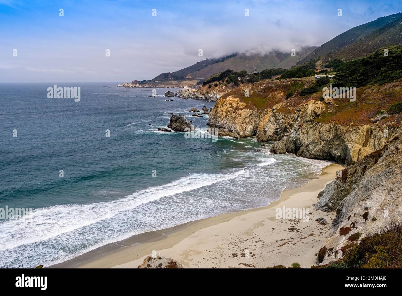 Landschaft mit Klippen und Strand, Kalifornien, USA Stockfoto