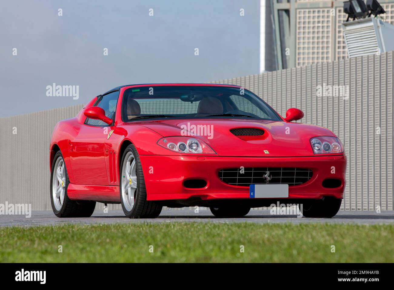 Vorderansicht des roten Ferrari 575M Superamerica Cabriolets Stockfoto