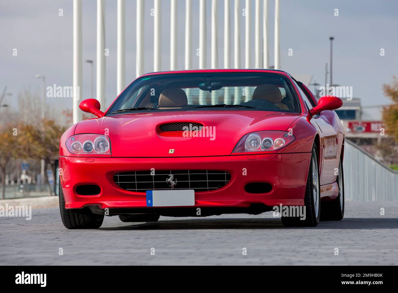 Vorderansicht des roten Ferrari 575M Superamerica Cabriolets Stockfoto