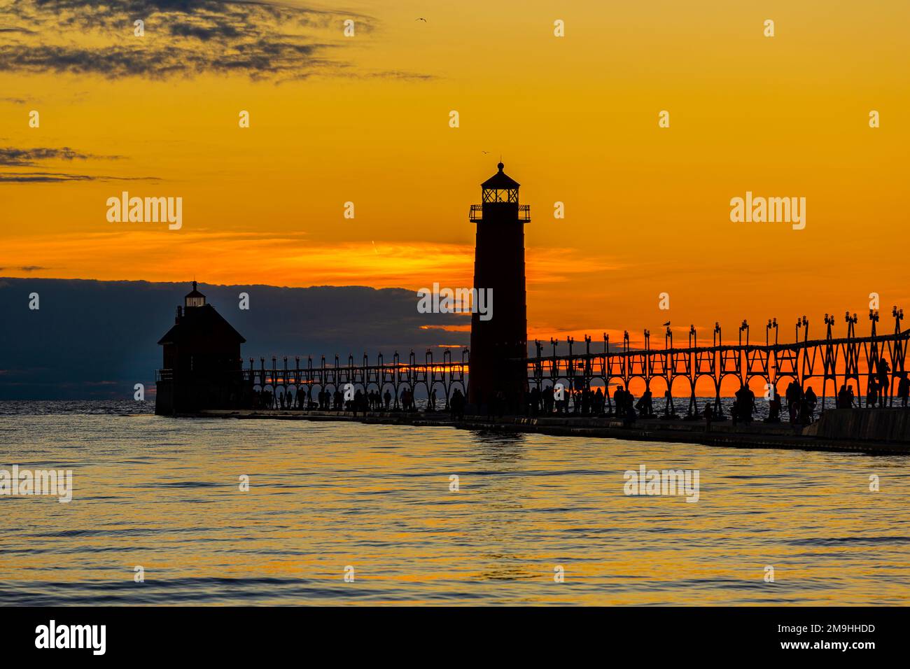 Grand Haven Lighthouse bei Sonnenuntergang, Lake Michigan, Grand Haven, Michigan, USA Stockfoto