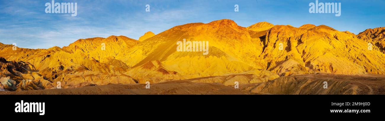 Felsformationen in der Wüste, Death Valley-Nationalpark, Kalifornien, USA Stockfoto