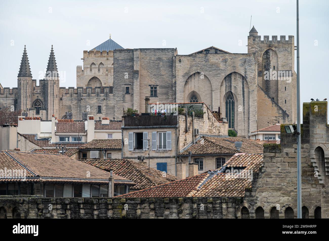 Avignon, Vaucluse, Frankreich, 12 29 2022 - Panoramablick auf die Altstadt mit dem Palast der Päpste Stockfoto