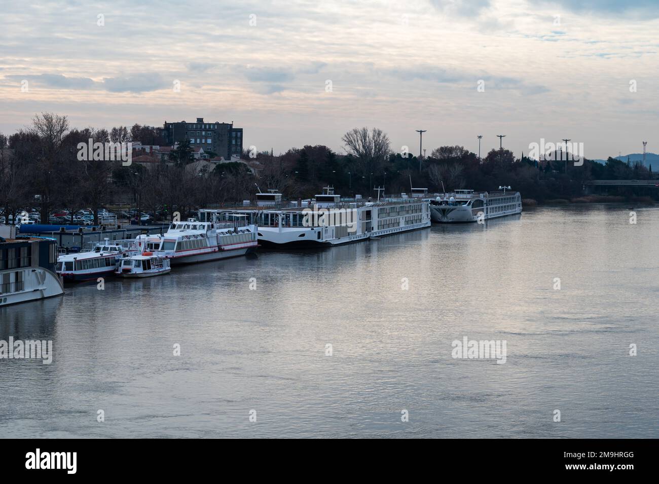 Avignon, Vaucluse, Frankreich, 12 29 2022 - Blick auf die Brücke über die Rhone Stockfoto