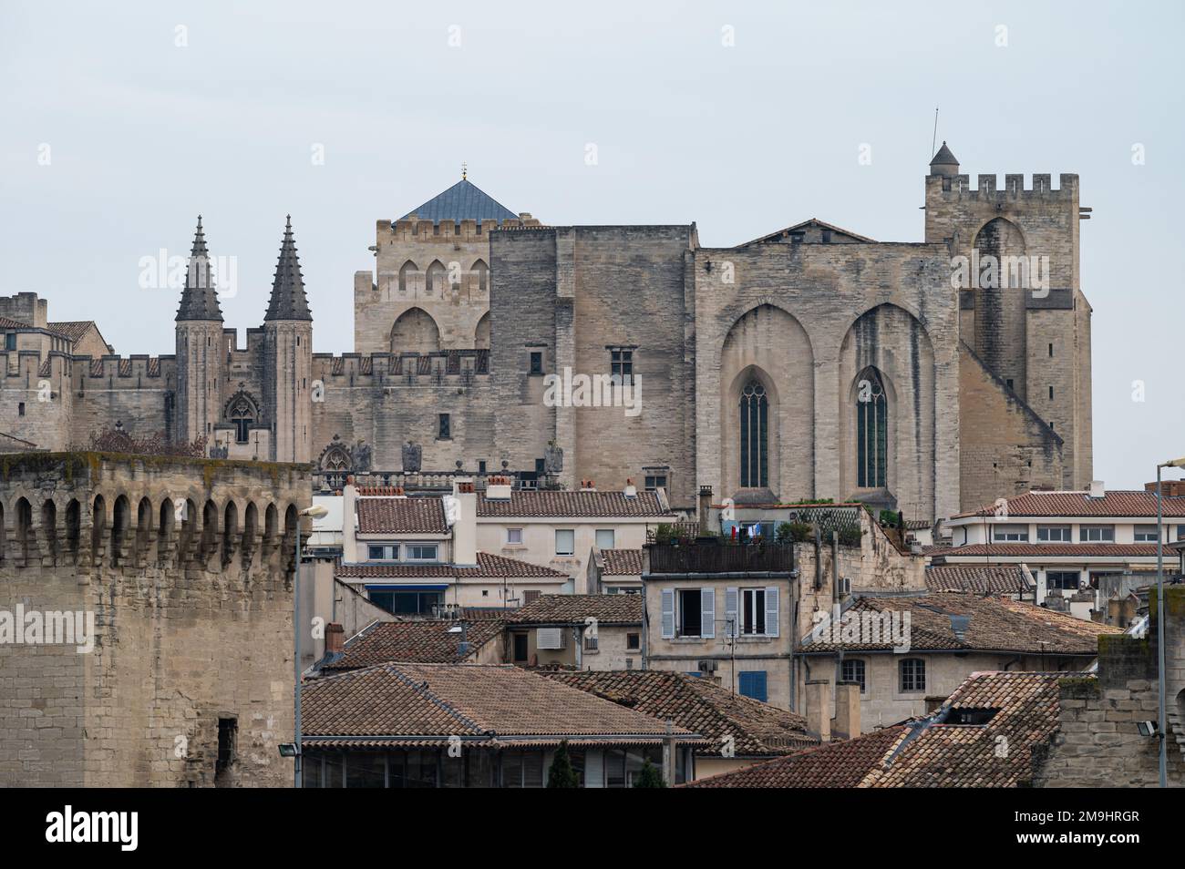 Avignon, Vaucluse, Frankreich, 12 29 2022 - Panoramablick auf die Altstadt mit dem Palast der Päpste Stockfoto