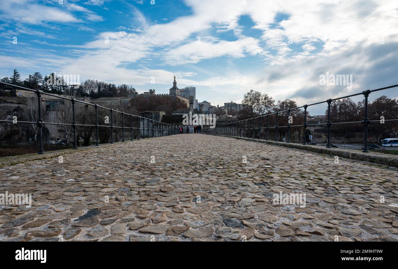 Avignon, Vaucluse, Frankreich, 12 29 2022 - die historische Brücke Saint Benezet oder der Teich d'Avignon Stockfoto