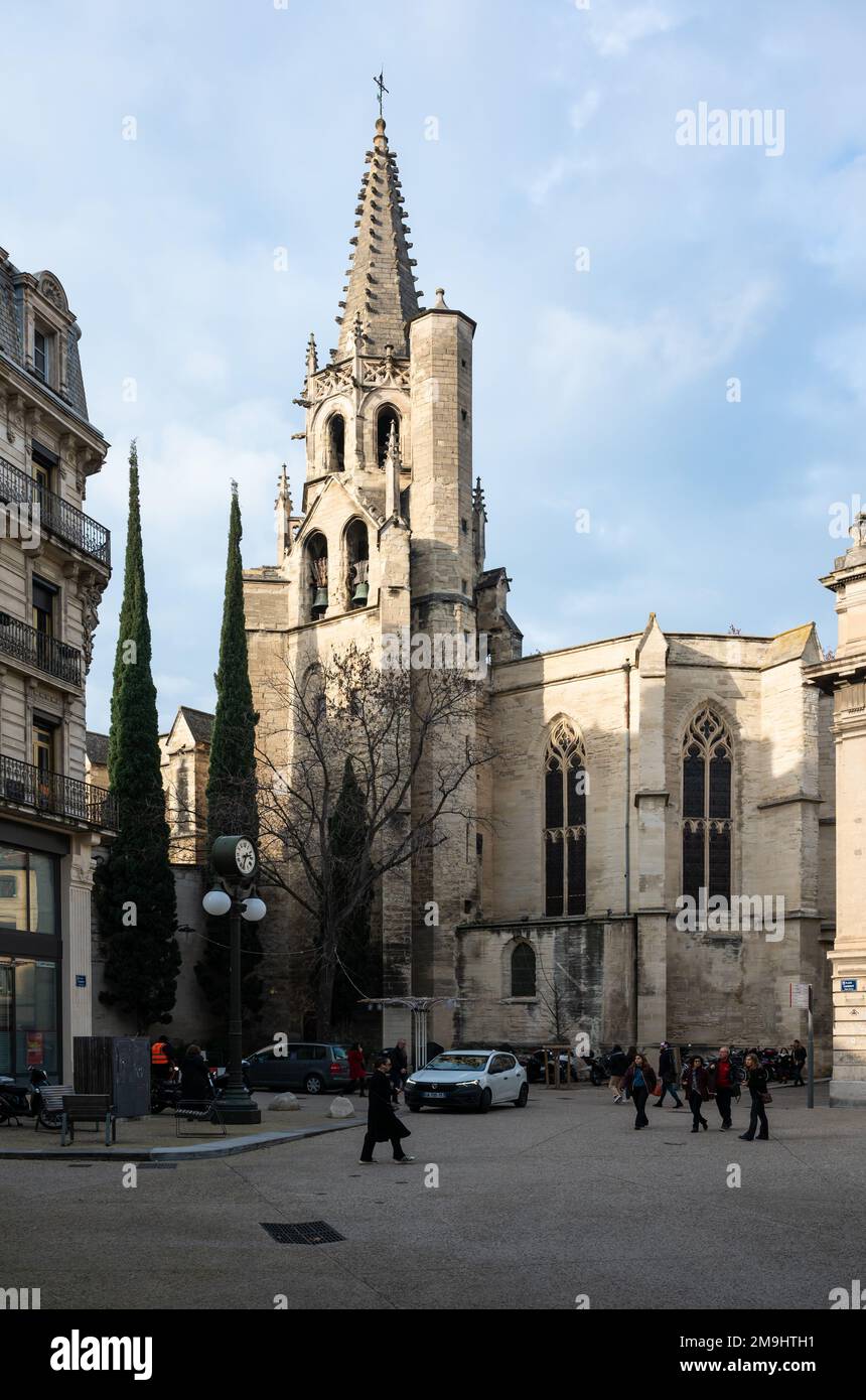 Avignon, Vaucluse, Frankreich, 12 29 2022 - Historischer Platz und Gebäude in der Altstadt Stockfoto