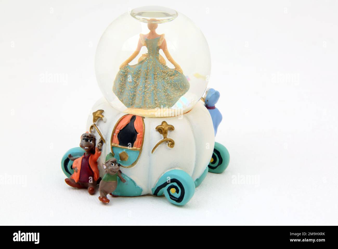 Walt Disney Cinderella Glitter Globe mit den Figuren Gus und Jaq Stockfoto