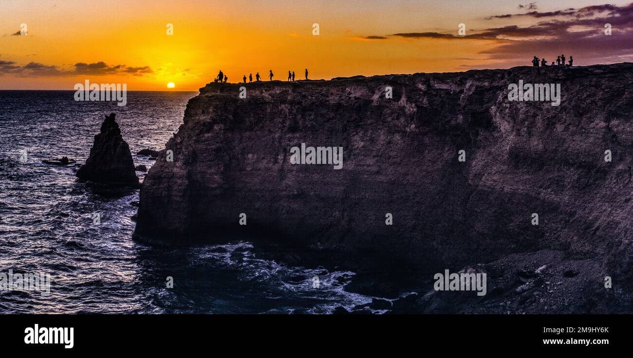 Blick auf den Sonnenuntergang von den Klippen in Puerto Rico Stockfoto