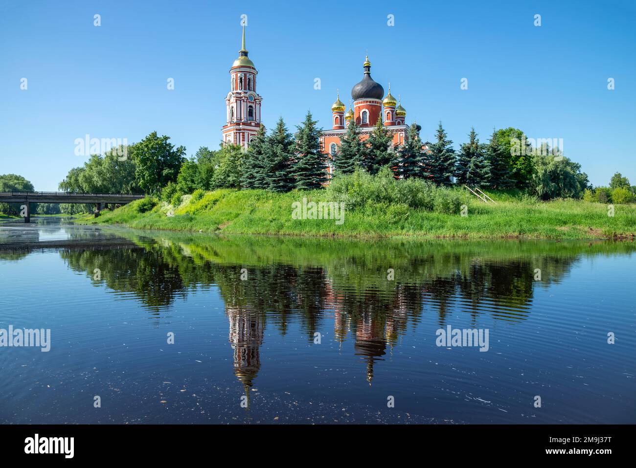 Auferstehungskathedrale mit Reflexion. Staraya Russa, Region Nowgorod Stockfoto