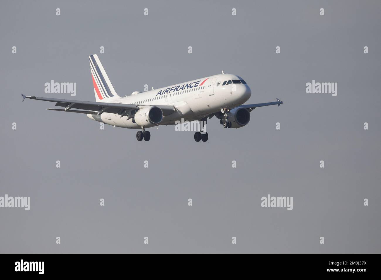Otopeni, Rumänien - 17. Januar 2023: Landung des Flugzeugs der Air France Airline auf dem Henri Coanda International Airport. Stockfoto