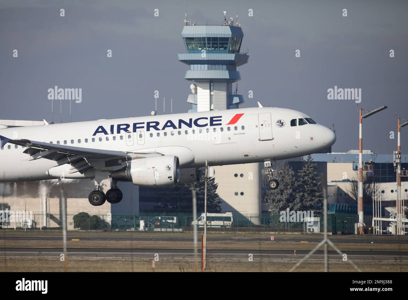Otopeni, Rumänien - 17. Januar 2023: Landung des Flugzeugs der Air France Airline auf dem Henri Coanda International Airport. Stockfoto