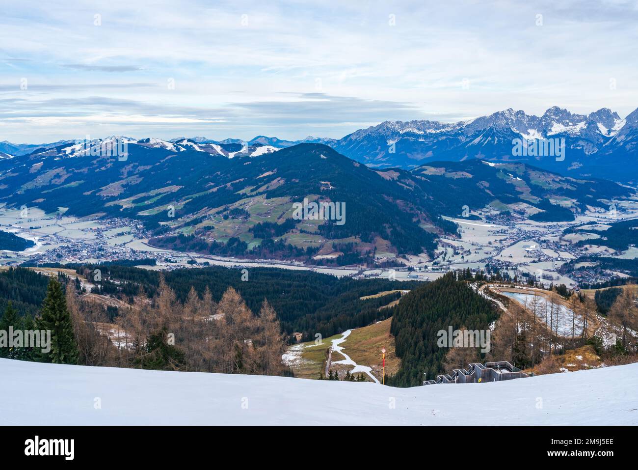 Winterliche Landschaft in den österreichischen Alpen in Kitzbühel. Winter in Österreich Stockfoto