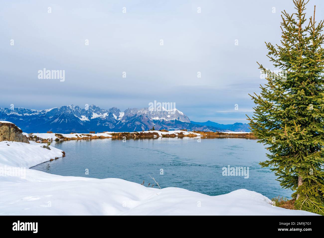 Winterliche Landschaft auf dem Hahnenkamm in den österreichischen Alpen in Kitzbühel. Winter in Österreich Stockfoto