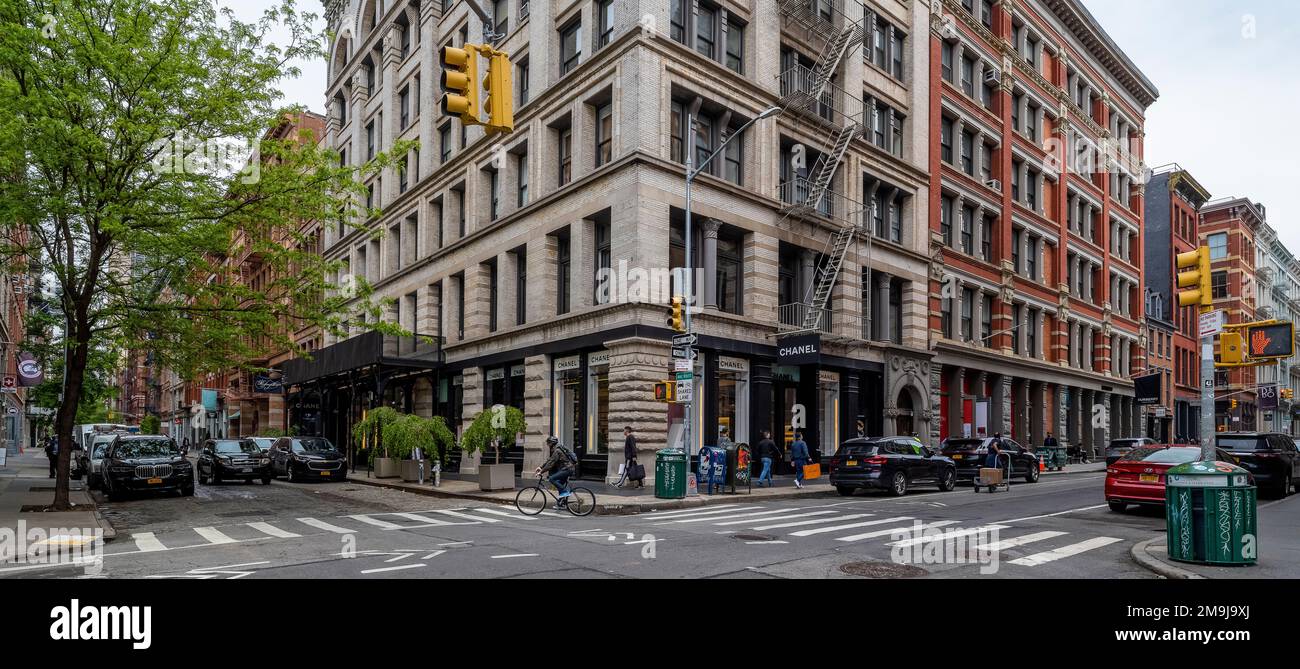 Geschäfte in der City Street, Soho, New York City, New York, USA Stockfoto