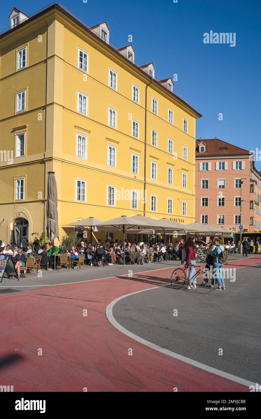 Marktplatz Innsbrucker Platz, Blick im Sommer auf den Marktplatz, ein ...
