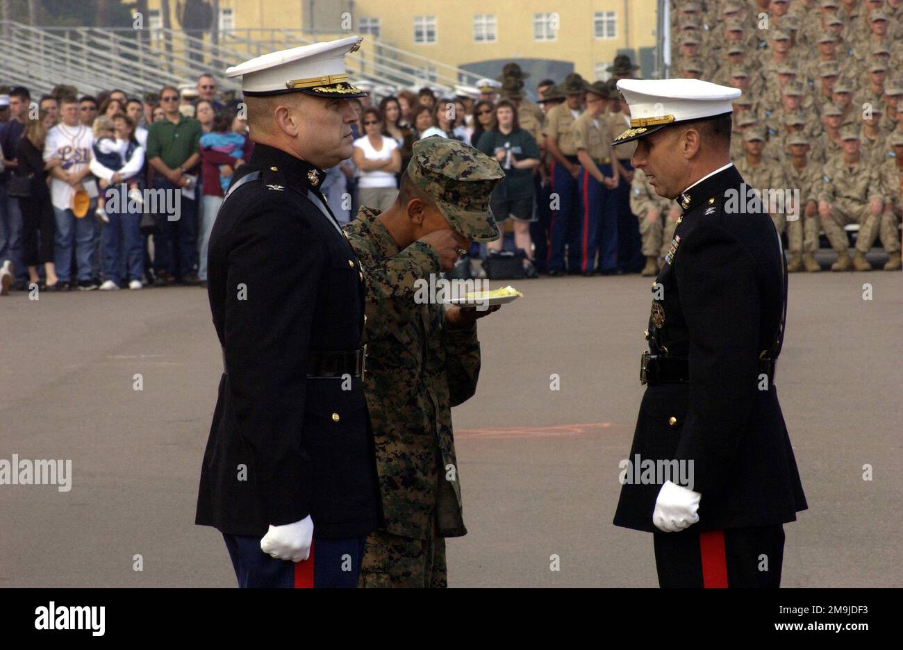 021109-M-2534S-030. Basis: USMC Recruit Depot, San Diego Bundesstaat: Kalifornien (CA) Land: Vereinigte Staaten von Amerika (USA) Szene Hauptkommando gezeigt: MCRD/WRR SD Stockfoto
