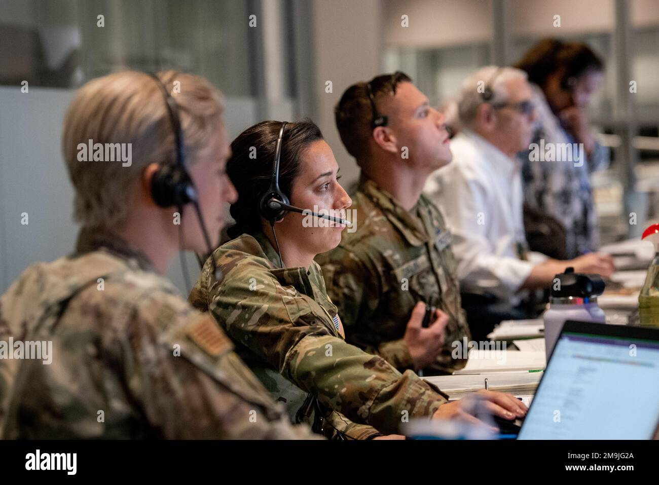 Die Befehlshaber der 1st Range Operations Squadron leiten Operationen im Morrell Operations Center zur Unterstützung des Starts von Orbital Flight Test 2, 19. Mai 2022, Cape Canaveral Space Force Station, Fla. Das MOC unterstützt jeden Start von CCSFS und Kennedy Space Center. 1 ROPS, Cape Canaveral, Start, RAKETE, Range Operations, Space Force, Stockfoto