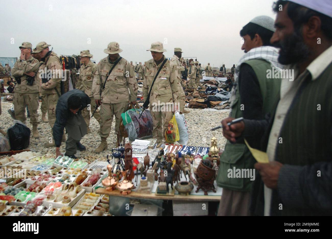030117-F-7203T-003. Betrifft Operation/Serie: STÜTZPUNKT DAUERHAFTE FREIHEIT: Luftwaffenstützpunkt Bagram Staat: Parwan Land: Afghanistan (AFG) Stockfoto