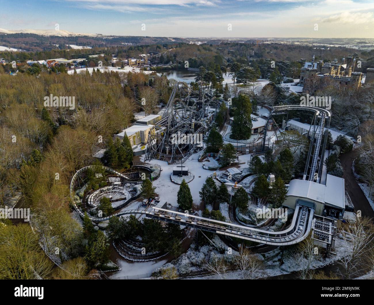 Schneebedeckte Alton Towers Luftdrohne Beautify Fotos Vom Freizeitpark Stockfoto