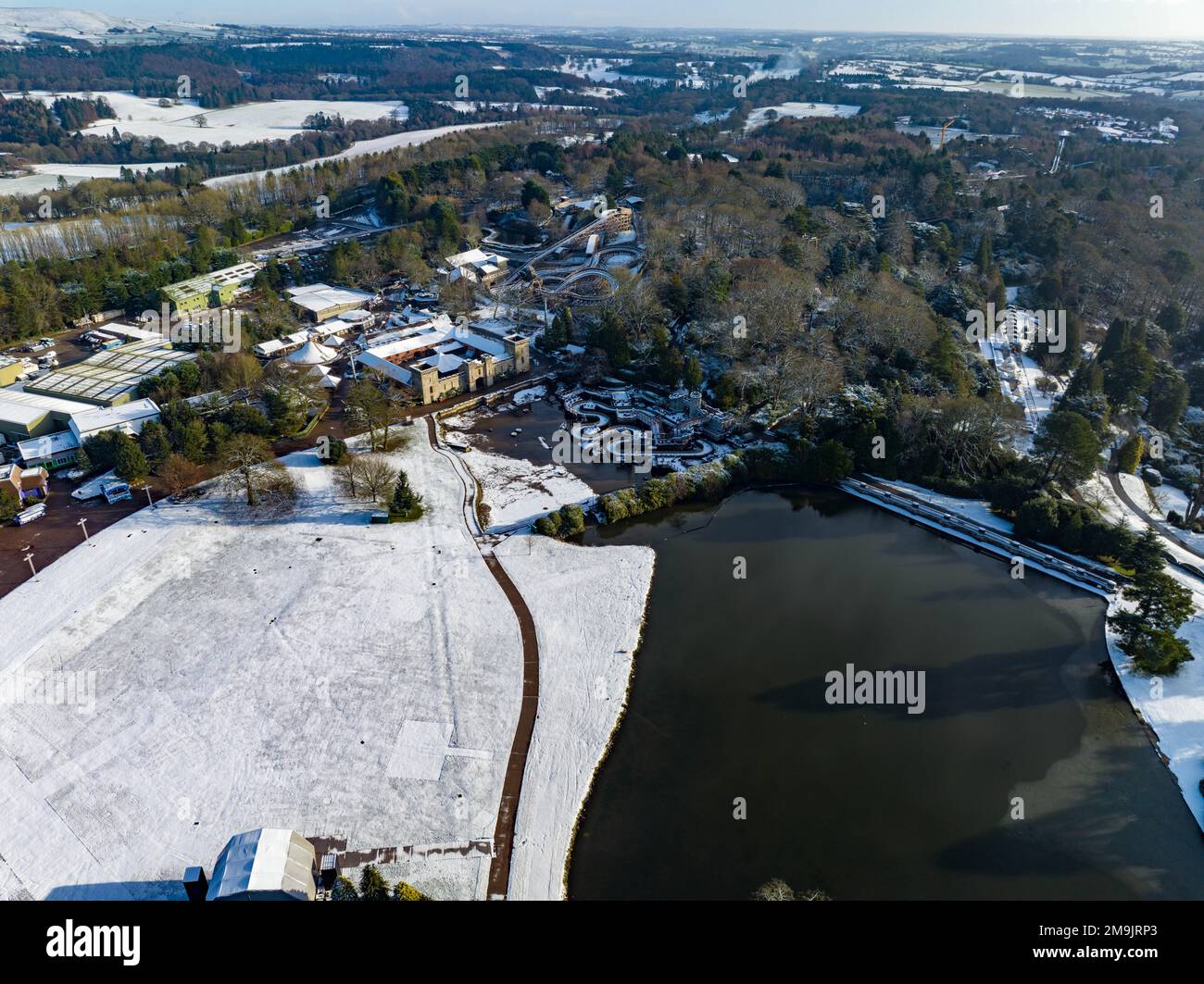 Schneebedeckte Alton Towers Luftdrohne Beautify Fotos Vom Freizeitpark Stockfoto