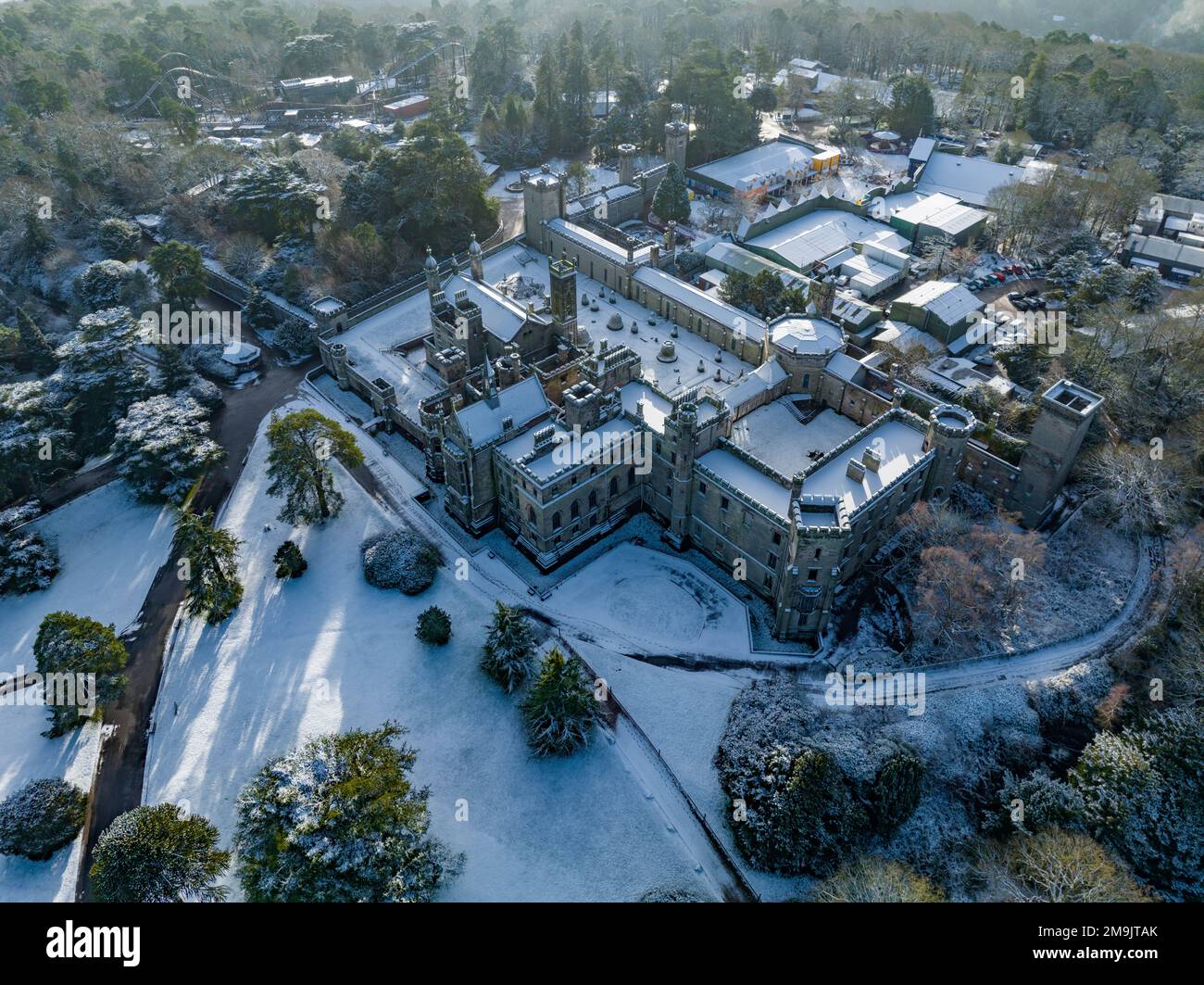 Schneebedeckte Alton Towers Luftdrohne Beautify Fotos Vom Freizeitpark Stockfoto