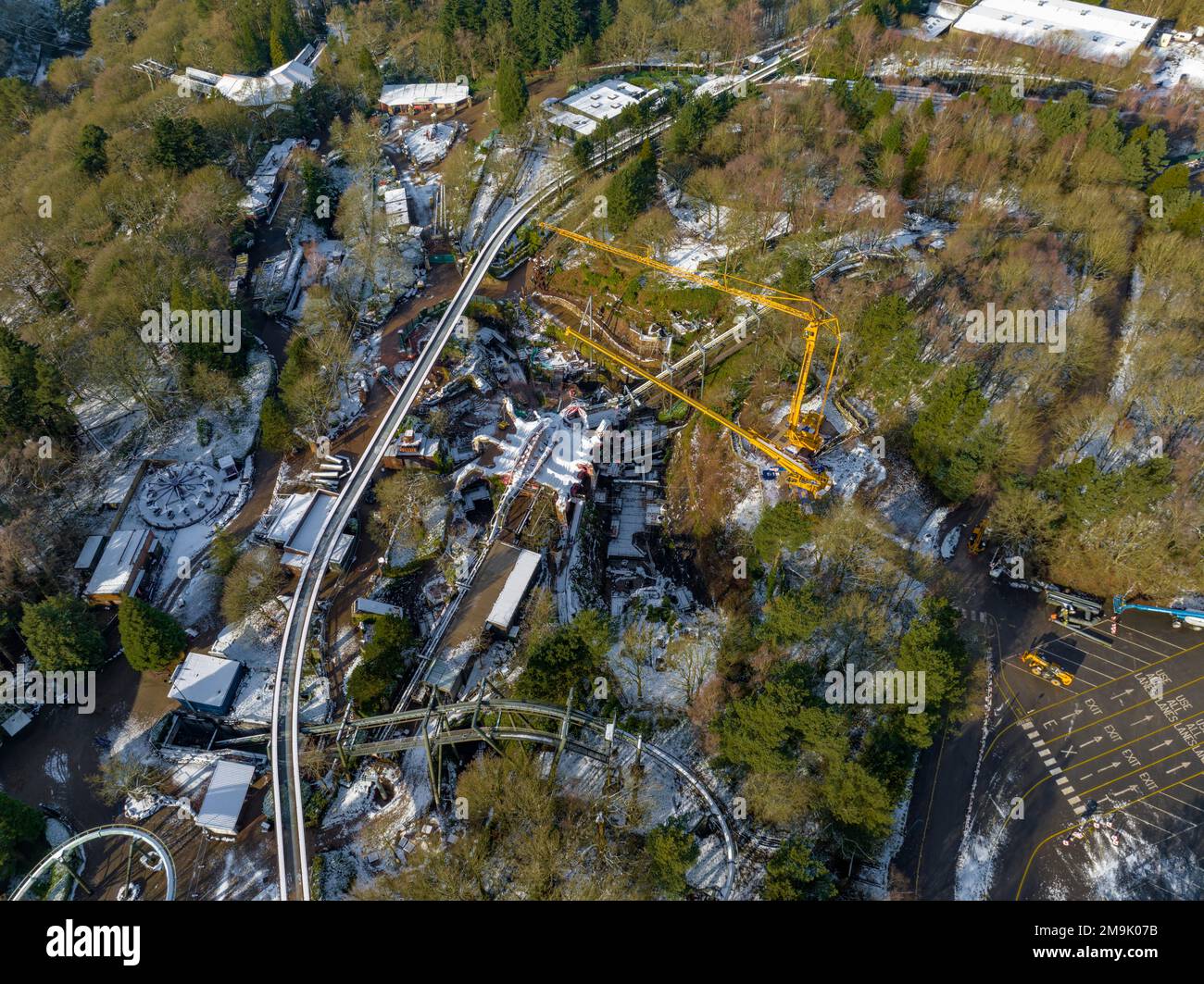 Schneebedeckte Alton Towers Luftdrohne Beautify Fotos Vom Freizeitpark Stockfoto