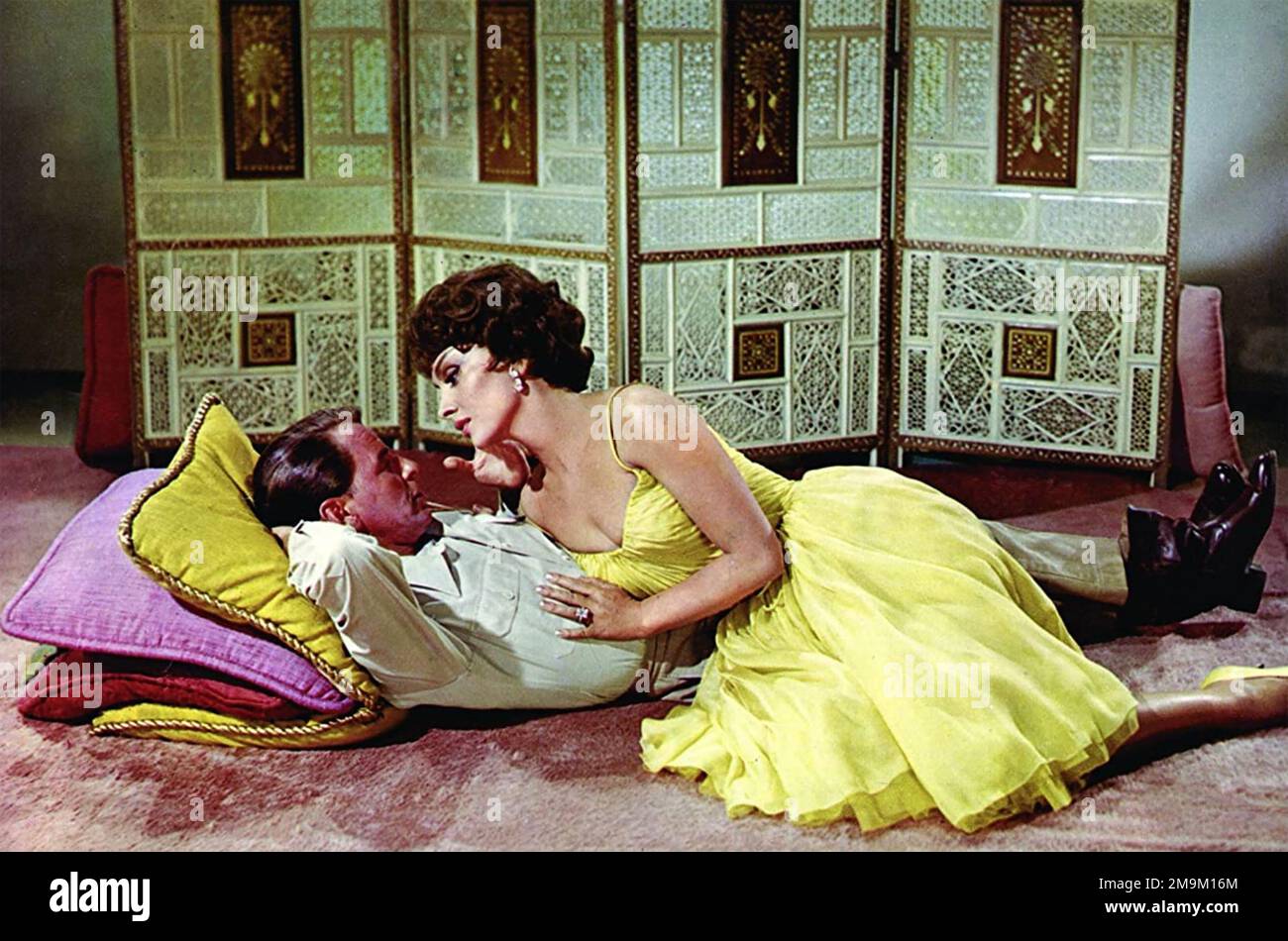 NOCH NIE SO WENIGE 1959-MGM-Filme mit Gina Lollobrigida und Frank Sinatra Stockfoto