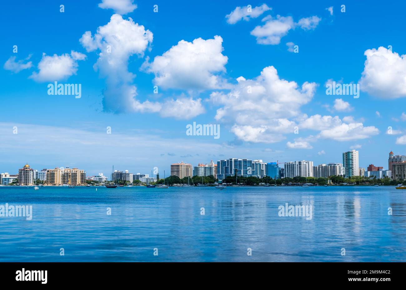 Sarasota auf der anderen Seite der Sarasota Bay, Florida, USA Stockfoto