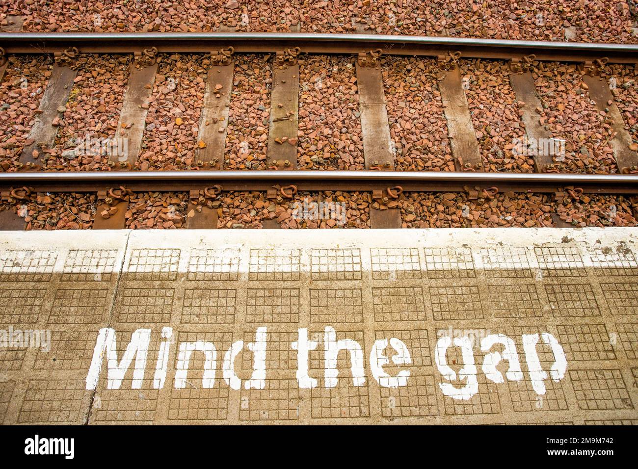 Nahaufnahme der Informationen in der Nähe des Eisenbahnwaggons, Wemyss Bay Train Station, Schottland, Großbritannien Stockfoto